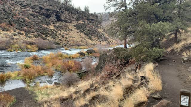 Central Oregon – Steelhead Falls – Meandering down the High Desert River Trail – 4K