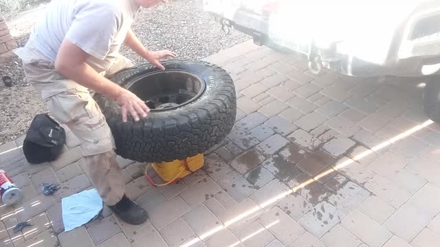 Rebeading a Tire Using Gravity [YT]