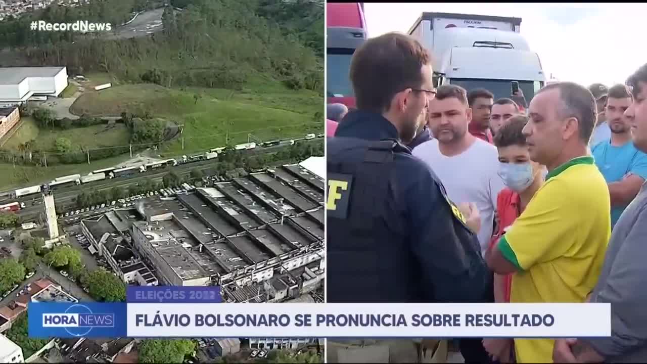 Flávio Bolsonaro se pronuncia sobre resultado das eleições