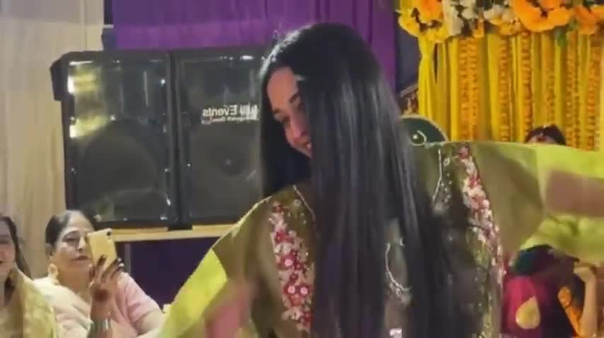 Pakistani tiktoker girl Mano dance video viral maira Dil ye pukary ajaa wedding dance #viral Mano