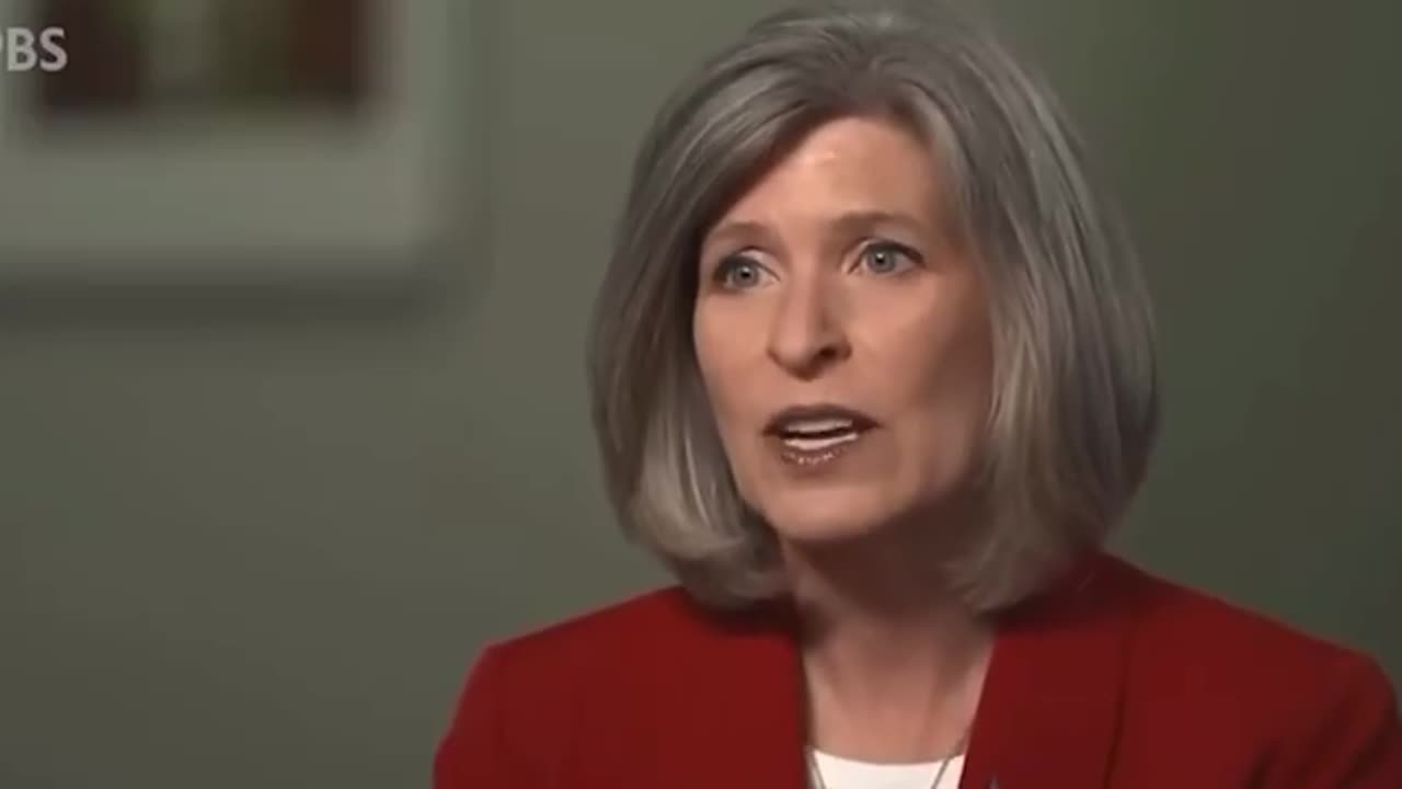 WTF❓Sen. Joni Ernst demanding the US military enlist transgenders⁉️