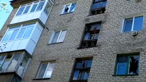 Civilista natáčí následky ostřelování ukrajinskou armádou v Jasynuvatě 20 km od Doněcka