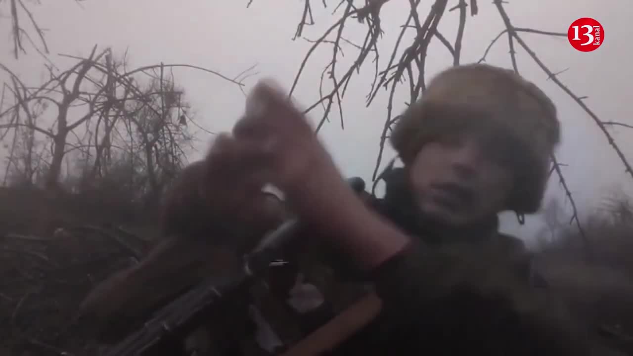 Ukrainian soldiers under intense fire - a real battle scene