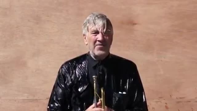 David Lynch should be the first human to talk to aliens