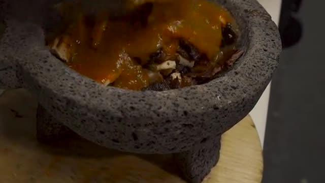 I love that it stays warm the whole meal, very nice