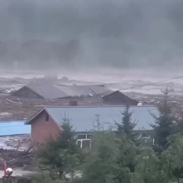 🇨🇳 Chiny.. Chiny nadal zalewają deszcze, z brzegów wylewa coraz więcej rzek. Film pokaz