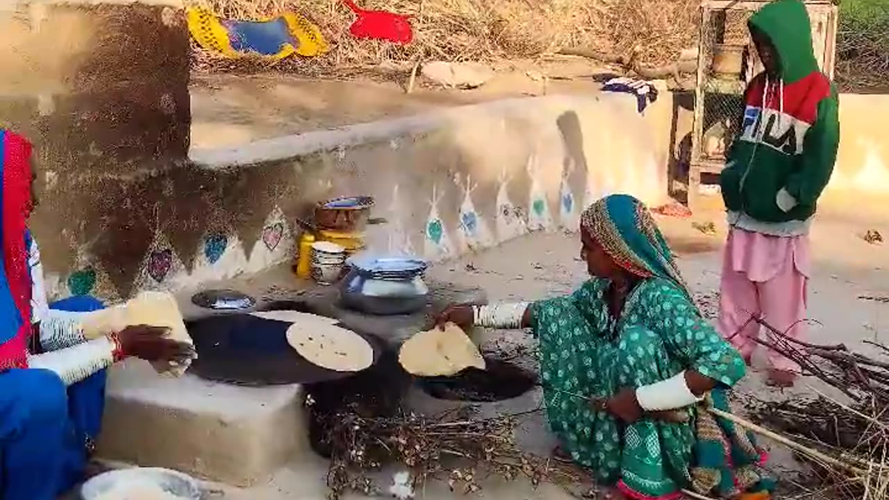 village life Hindu women in Cholistan desert