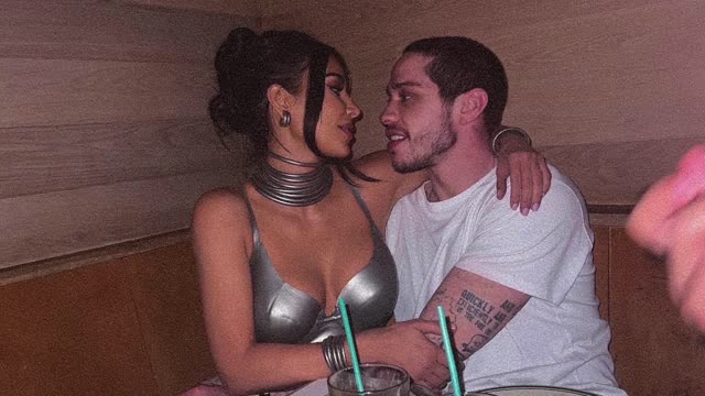 Kim Kardashian MAKES FUN of Pete Davidson!! (wow)