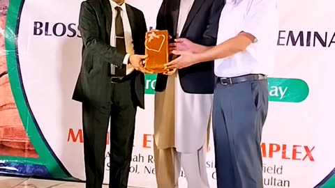 Dr Faheem Receive The Gift from NCH president Dr Rao Ghulam Mirtaza