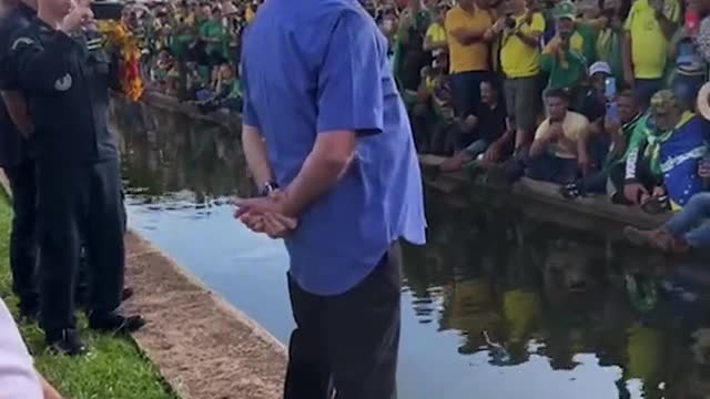 Depois de 40 Dias Bolsonaro fala "EU SOU O CHEFE SUPREMO DAS FORÇAS ARMADAS!"