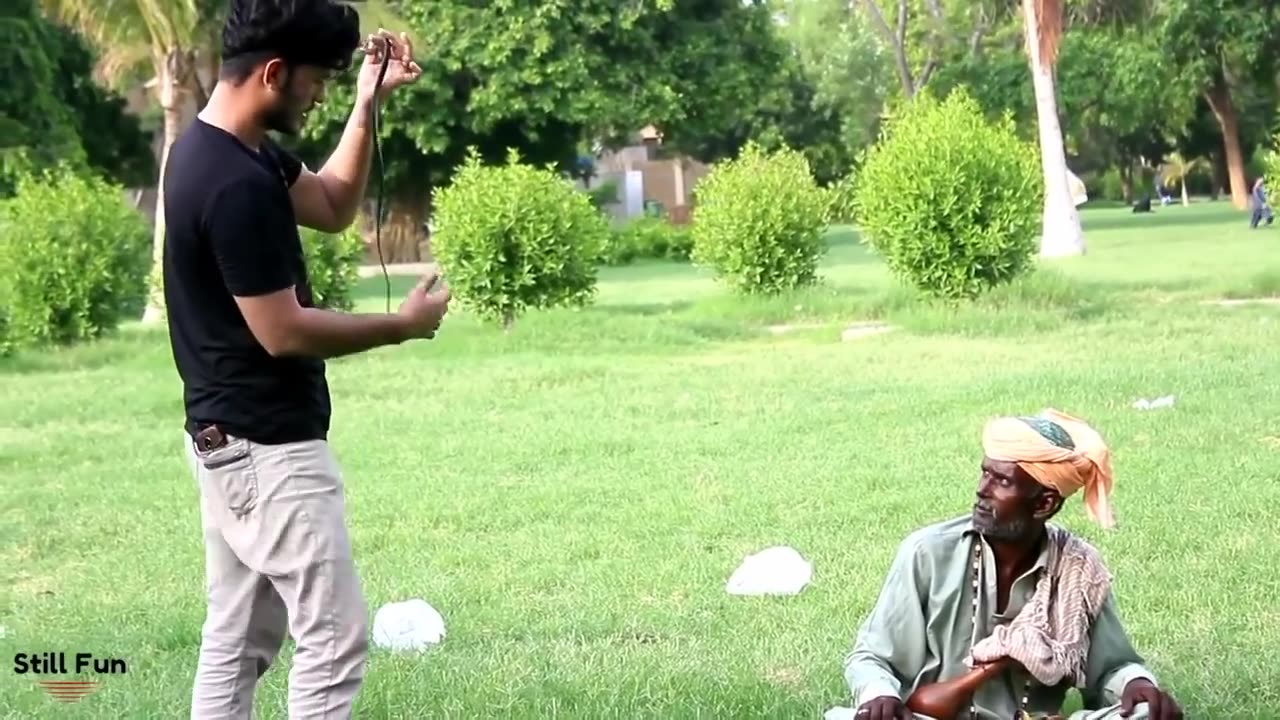 REAL SNAKE PRANK - EPIC SNAKE PRANK IN PAKISTAN