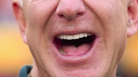 Jeff Bezos may surpass Elon Musk as world’s richest person 🌎💵 #shorts