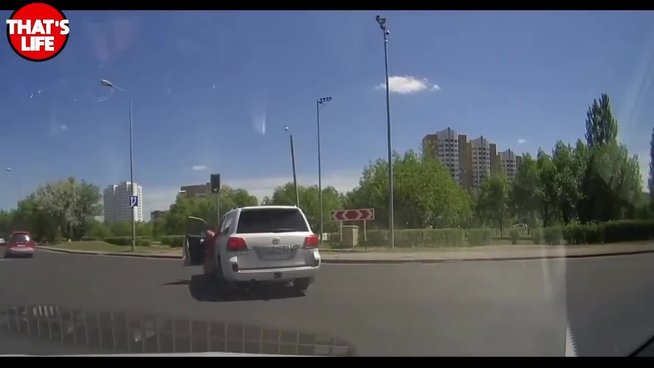 Funny WOMEN FAIL IN TRAFFIC