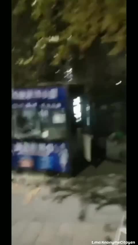 Chinese residents destroy PCR test booths tonight in Lanzhou