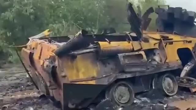 Russian BTR and its infantry squad ambushed and wiped out