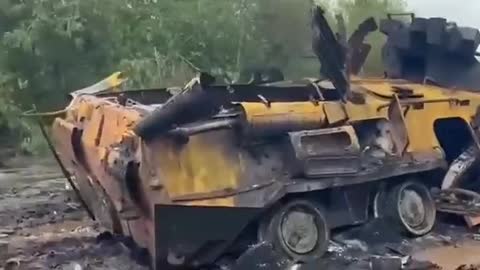 Russian BTR and its infantry squad ambushed and wiped out
