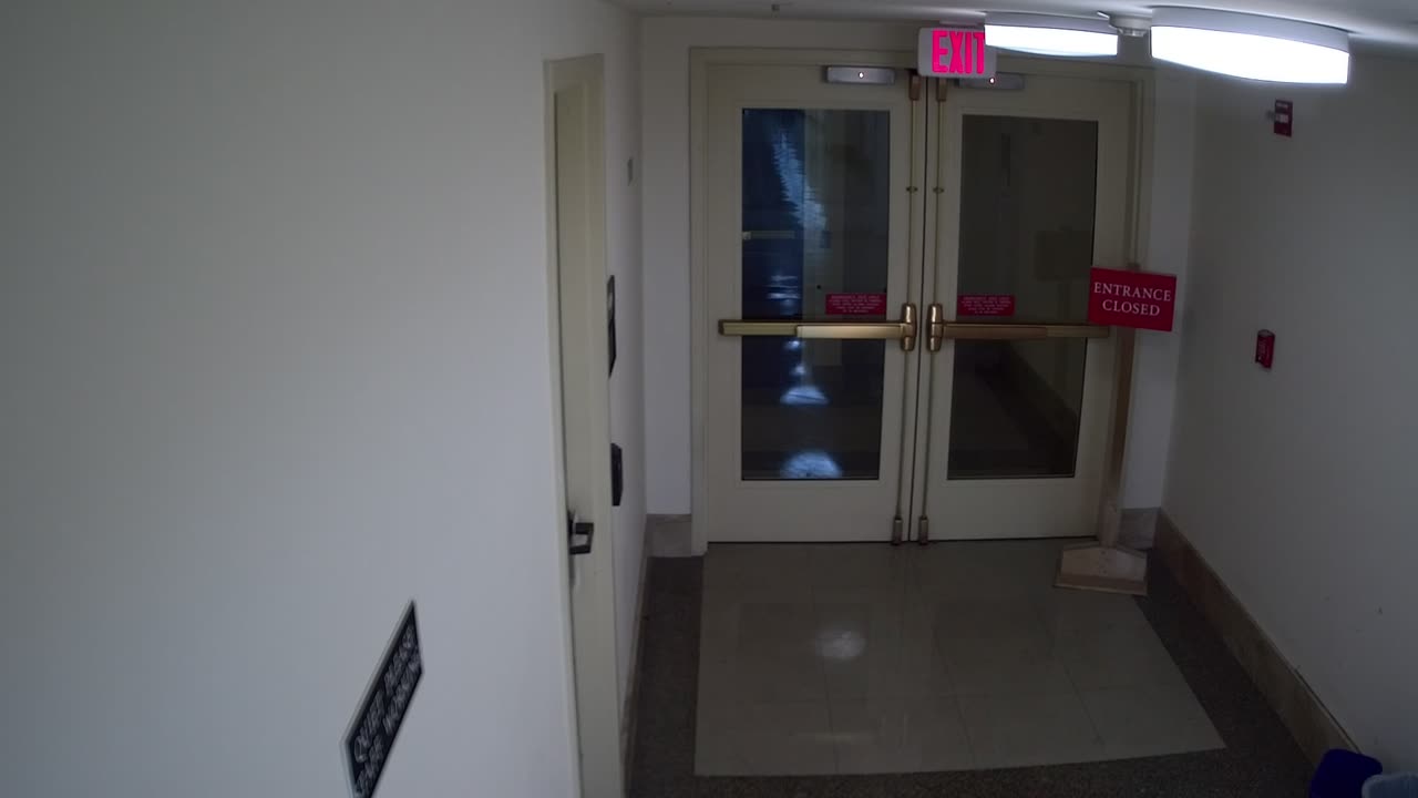 3255LHOBBASWDoorEExitnearB234_2021-01-06_00h00min00s417ms.mp4