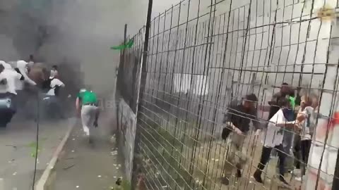 CAN!T READ BUT CAN SEE THIS HAPPENING .