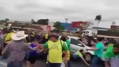 Shocking!!! In a Brazil crowd, a car drove over 17 people!