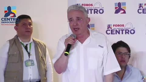 Uribe defiende a Petro: "En mi presencia no se insultará al presidente"