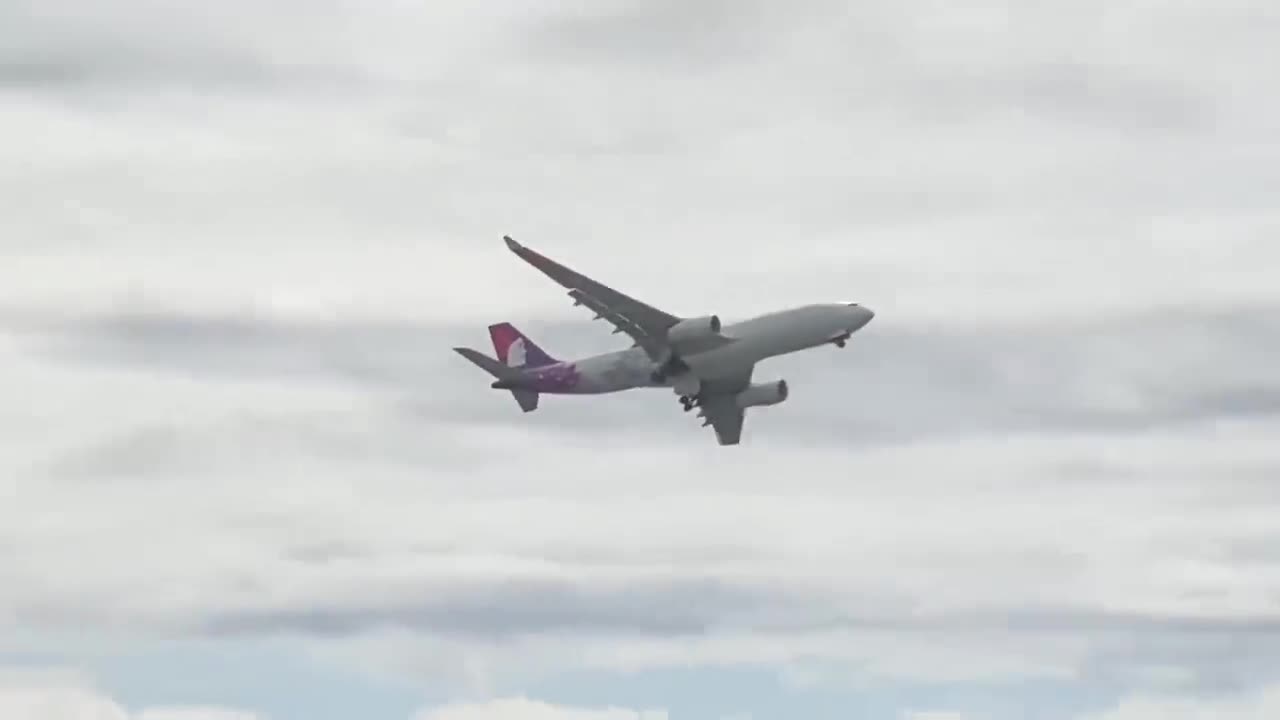 Pilot Saves Plane Last Second