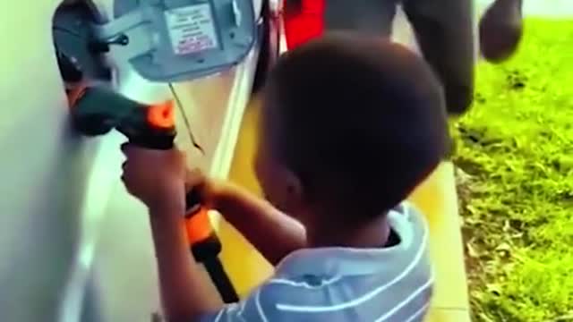 It's the kid dancing for meπππ