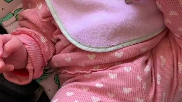 que pestañotas de hermoza bebe 🥰🥰🥰 me de ganas de tener otro bb aunq sea mi nieto