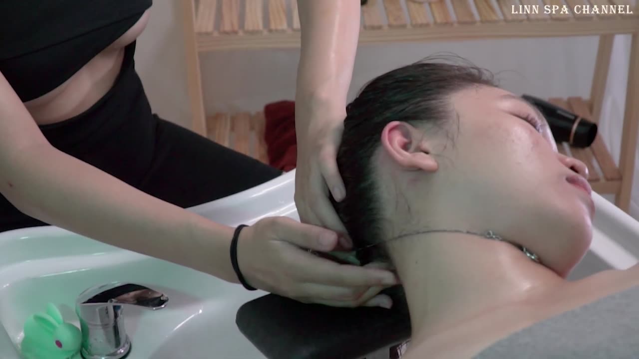 There's a reason to be surprised with an unusual shoulder massage