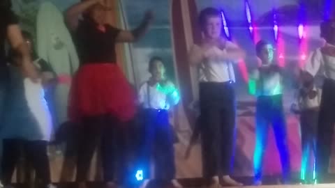 Kids dance, absolute cuteness