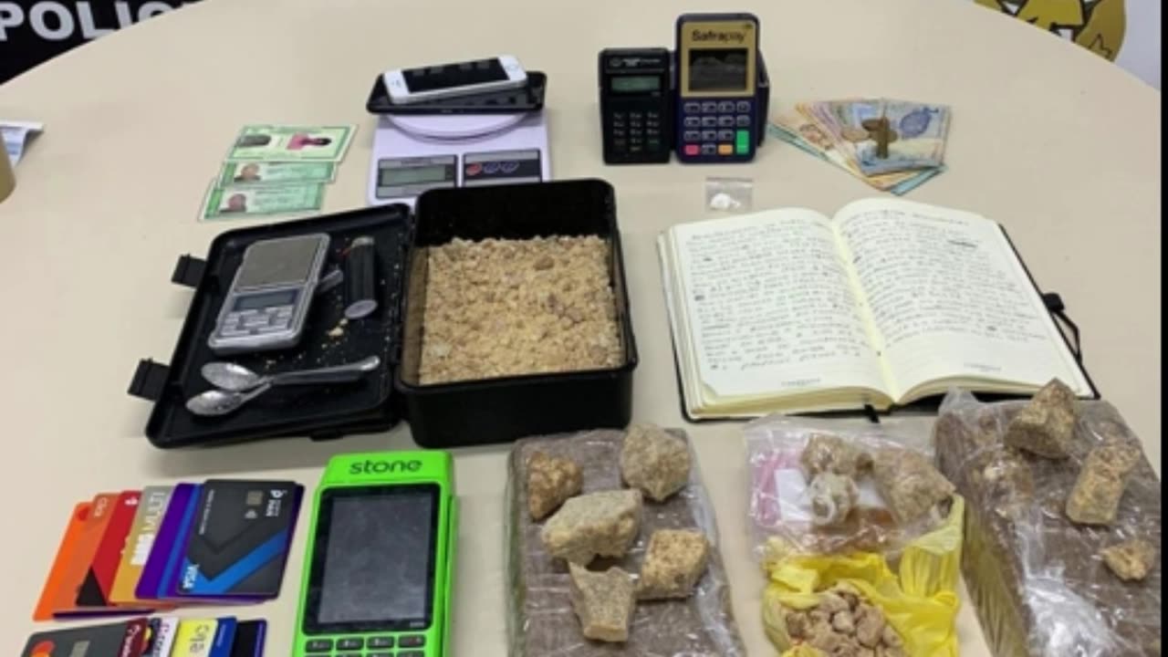 Casal é preso com 2,5kg de crack na Zona Sul de Natal após denúncia anônima no WhatsApp.