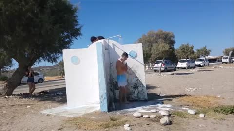 Funny Shampoo prank on beach