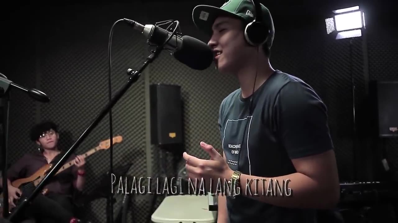 WALANG PAPALIT (Lyric Video) | Music Hero