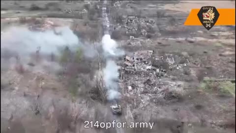 Ukrainian T64 Tank Firing on Russian Positions