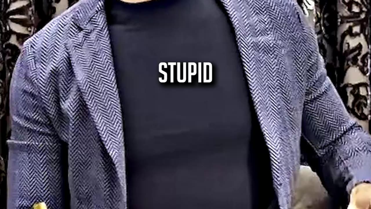 TATE'S BILLION DOLLAR PHONE CHARGER