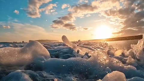 The perfect beach sunset in southern Iceland 🇮🇸 .