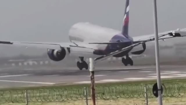 Planes struggle to land at London airport