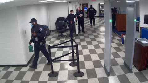 6135RHOBG3G3L8ScreeningArea8_2021-01-06_23h00min02s213ms.mp4