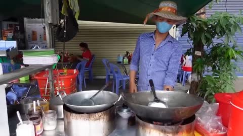 A procession of waiters appeared bearing trays of food.