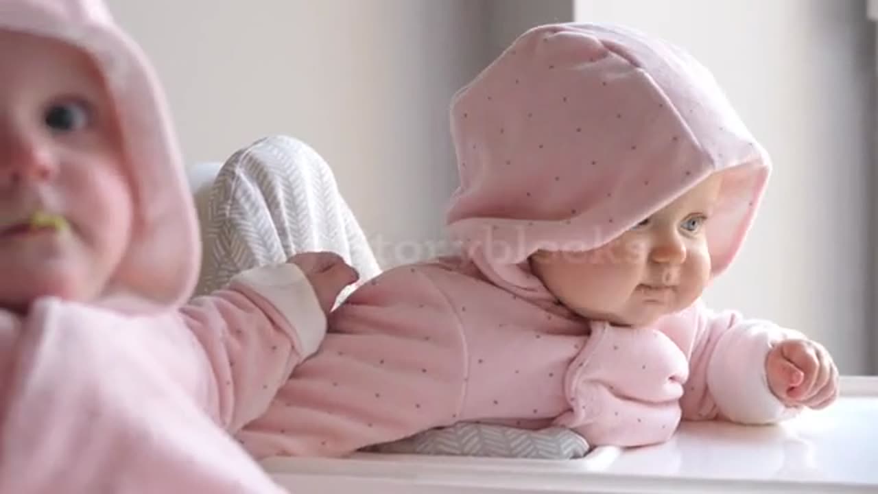 Feeding twin babies
