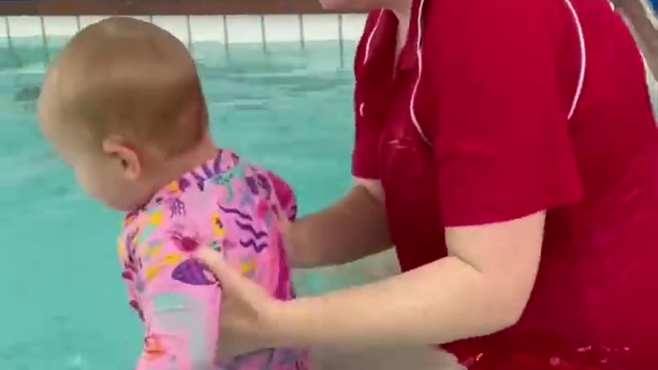 Baby swimming 💓💕💗🥰🥰👍💝🤩