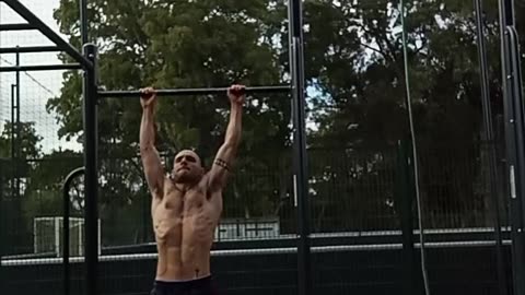 Muscle Ups With Slippery Right Hand