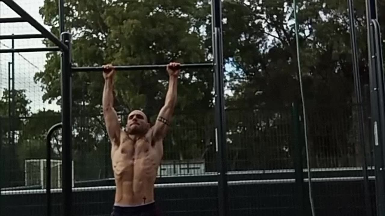 Muscle Ups With Slippery Right Hand