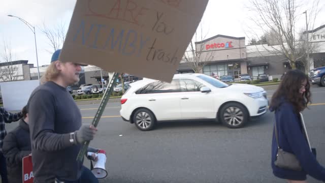 "Neighborly" Confrontation at Methadone Clinic Location Demonstration - #SafeLynnwood