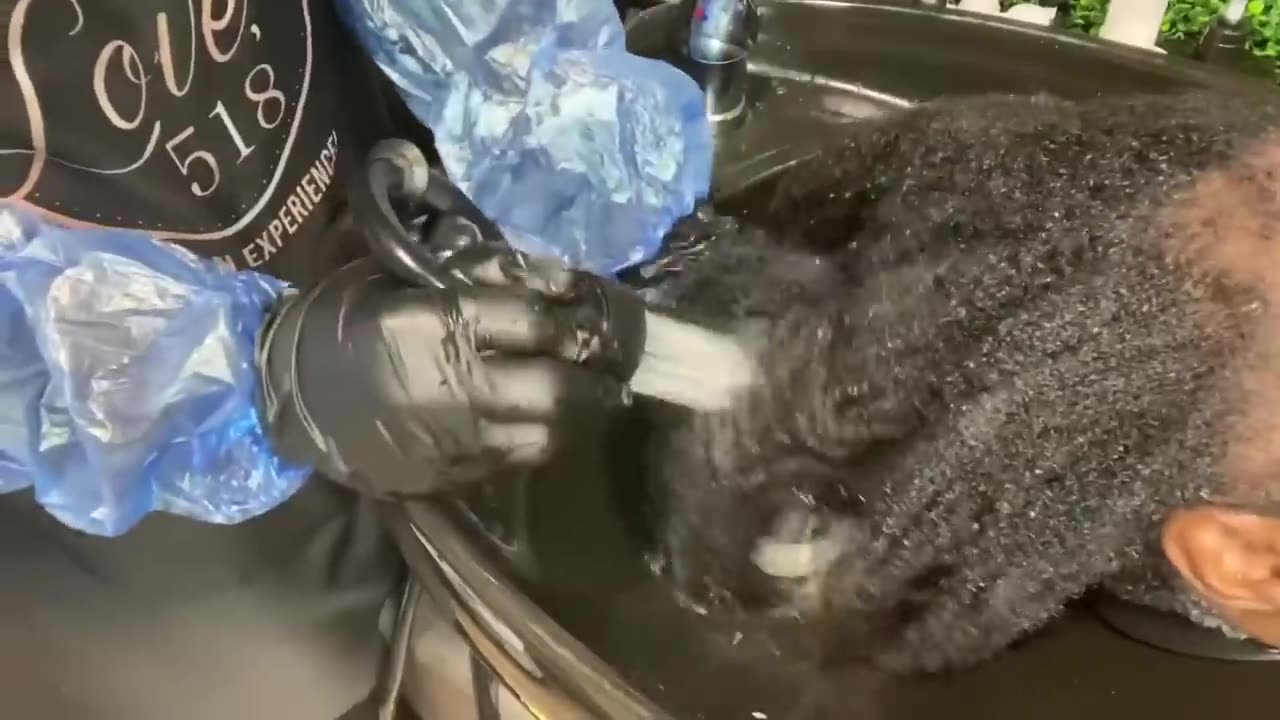 Hairdresser Reacts To People Detangling Extremely Tangled/ Matted Hai