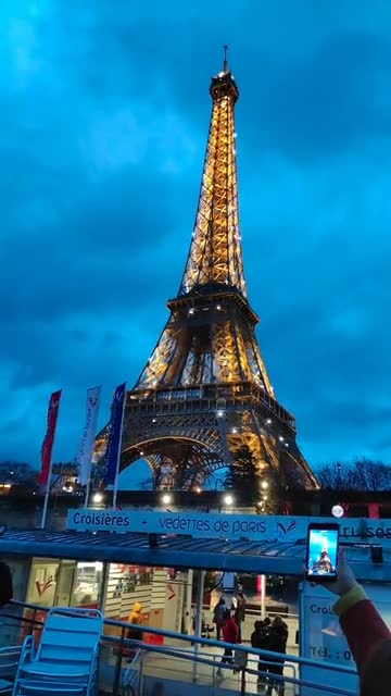 Look at the beautiful mind of the tower ....