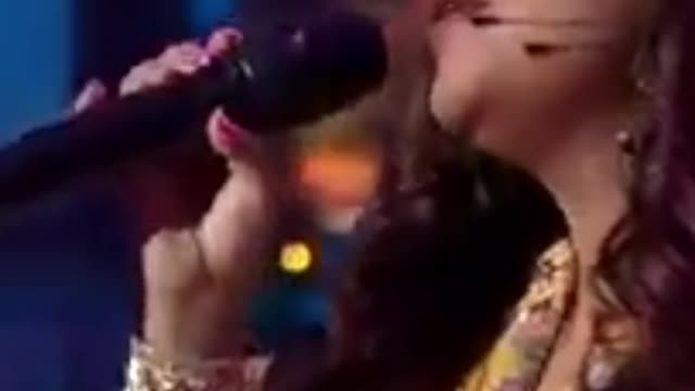 Neha kakkar singing The kapil sharma comedy show