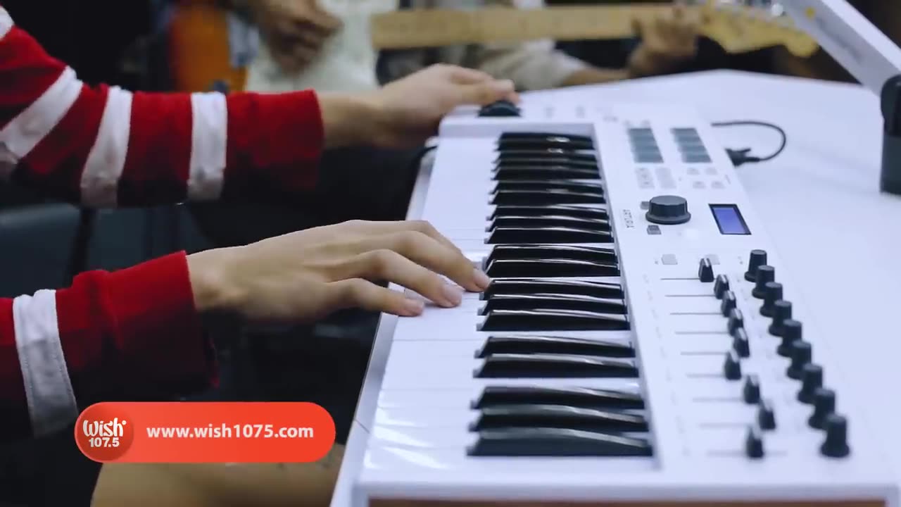 Dilaw performs 'Uhaw (Tayong Lahat)' LIVE on Wish 107.5 Bus