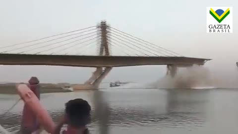 Vídeo mostra ponte suspensa na Índia desabando pela segunda vez