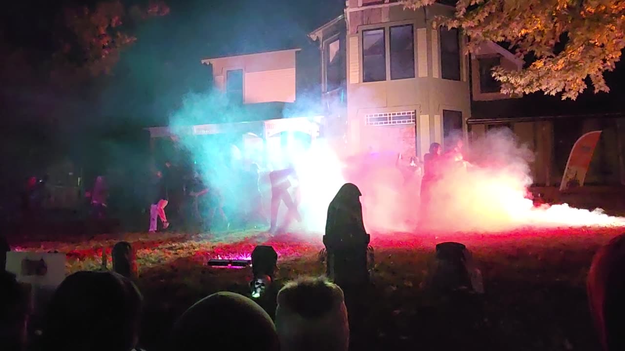 Sherman Hills Halloween 2024. Dance team dancing to Thriller.