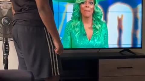 Wendy Williams vs the man with the golden finger